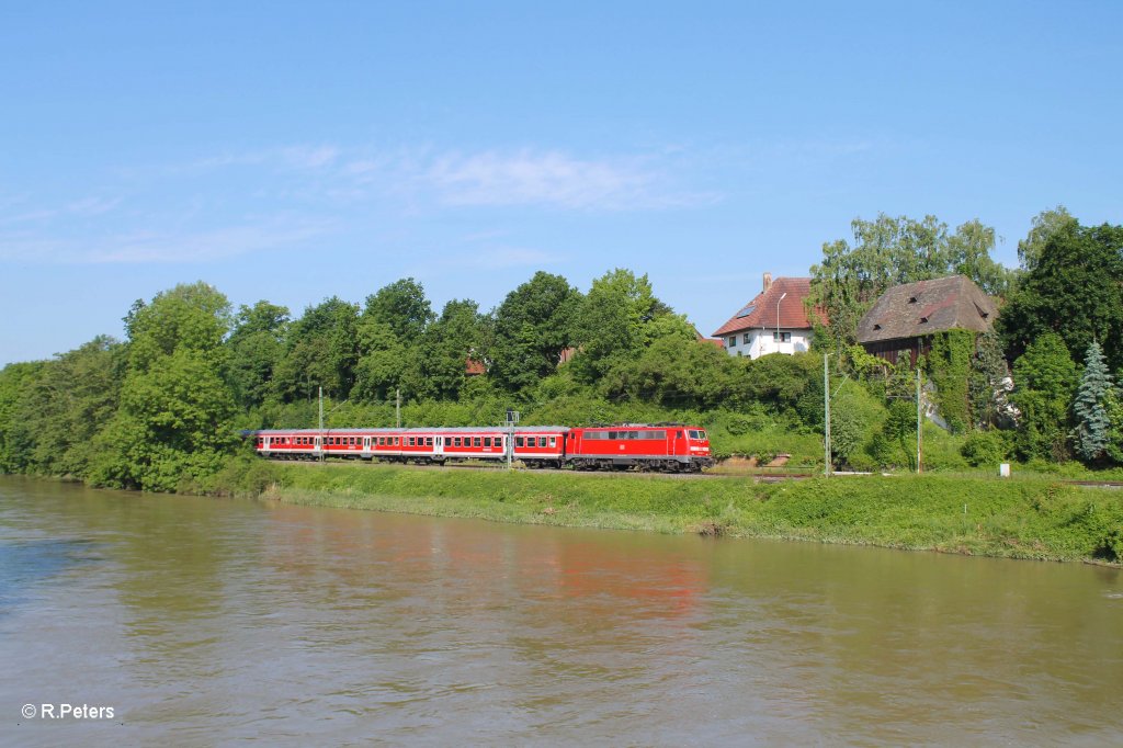 111 052-7 als RE 4062 M�nchen - Landshut - Passau bei Volkmannsdorf. 08.06.13