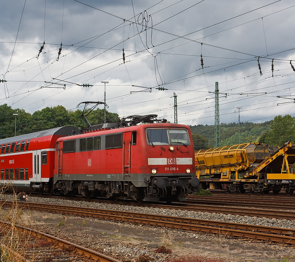 111 096-4 mit RE 9 Rhein-Sieg-Express (RSX) kurz vor der Einfahrt in den Bahnhof Betzdorf/Sieg. Der RE kommt von Aachen ber Kln, das Ziel ist Siegen.