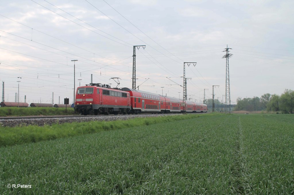 111 106-1 mit dem RE4252 M�nchen - N�rnberg bei Regensburg Ost. 09.05.13
