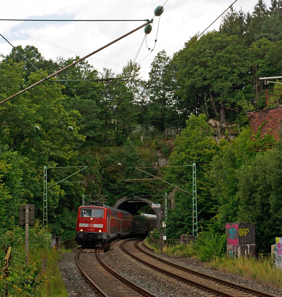 111 118-6 mit RE 9 (Rhein-Sieg-Express) Aachen - Kln - Siegen rauscht hier am 04.08.2012 aus dem Scheuerfelder Tunnel und berquert die Sieg. Hier in Scheuerfeld wird nicht mehr gehalten, der nchte Halt ist Betzdorf/Sieg.