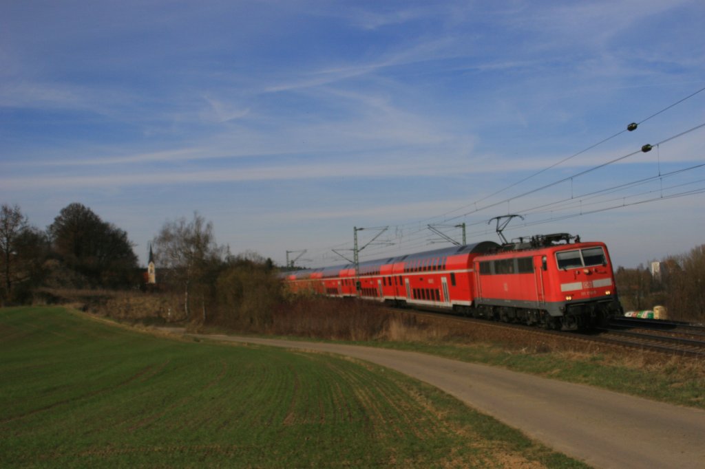 111 174-9 zieht bei Fahlenbach den RE59157 nach M�nchen. 24.03.11