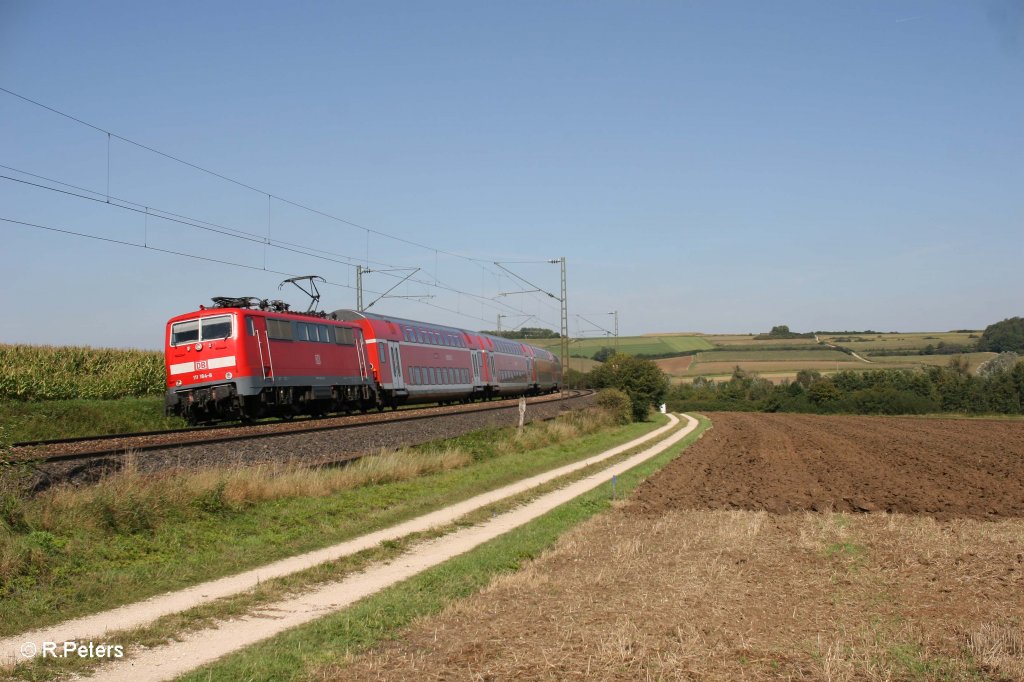 111 184-8 mit einer RE �berf�hrung bei Einfahrt in Treuchtlingen. 16.09.11
