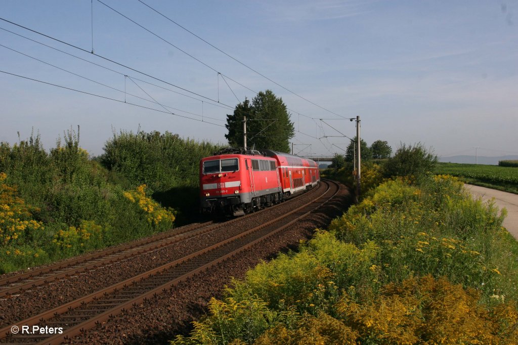 111 200-2 mit RE4255 nach M�nchen bei Altegolsheim. 03.08.11