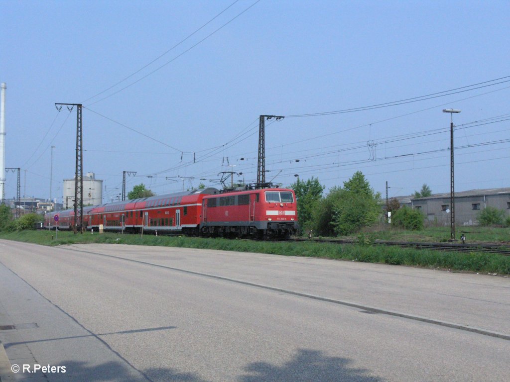 111 202-8 zieht bei Regensburg Ost ein RE M�nchen. 01.05.09