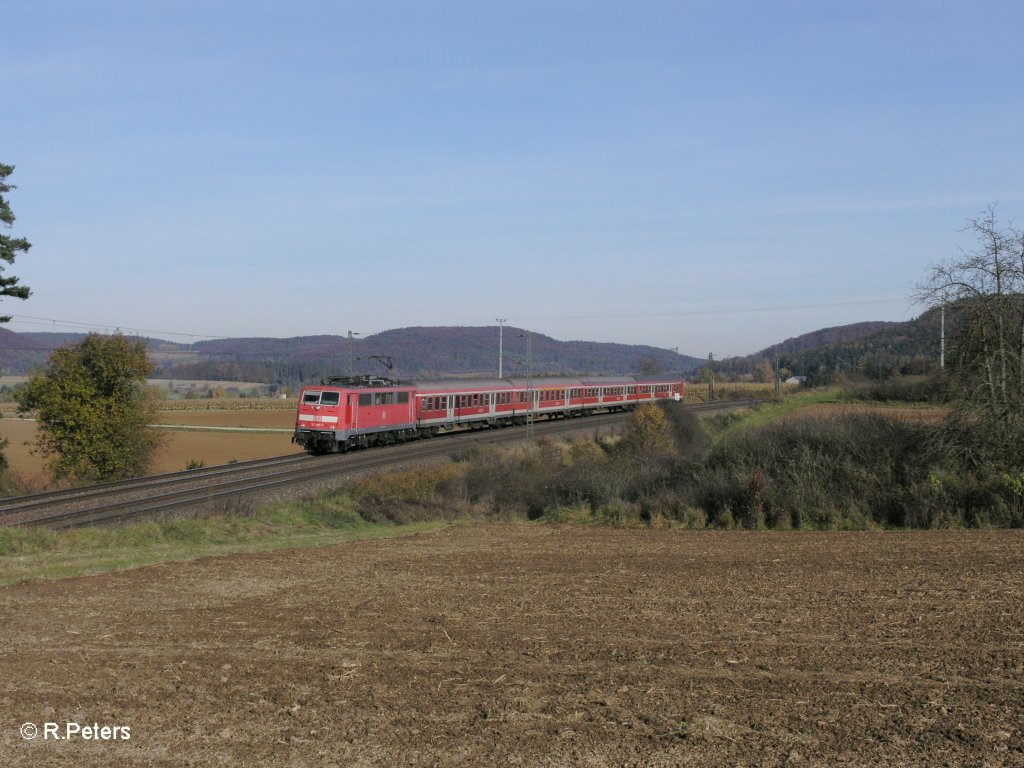 111 207-7 als RB32118 Plattling – Neumarkt(Oberpfalz) bei Darshofen. 29.10.10
