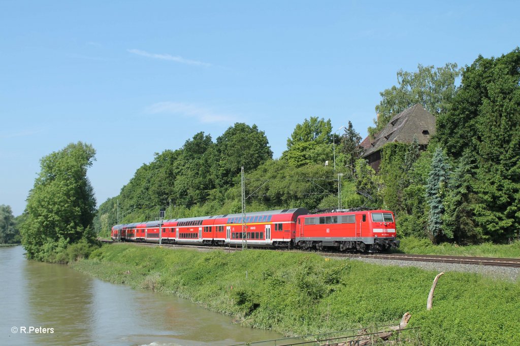 111 224-2 schiebt den RE 4257 N�rnberg - Regensburg - M�nchen bei Volkmannsdorf. 08.06.13