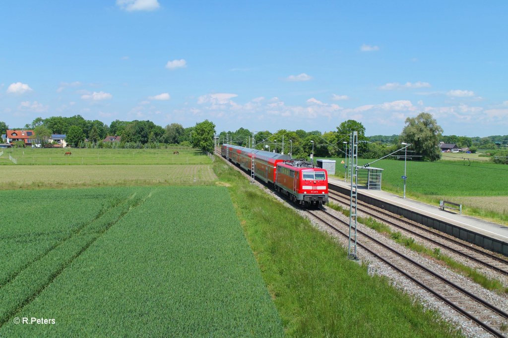 111 227-5 als RE 4259 N�rnberg - Regensburg - M�nchen bei Pulling bei Freising. 08.06.13