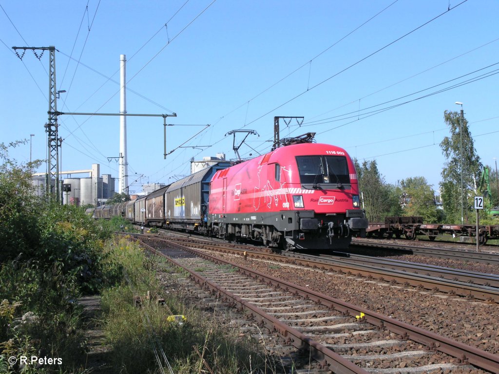 1116 003-3 (ex Grieche) zieht ein gedeckten G�terzug durch Regensburg. 09.09.09