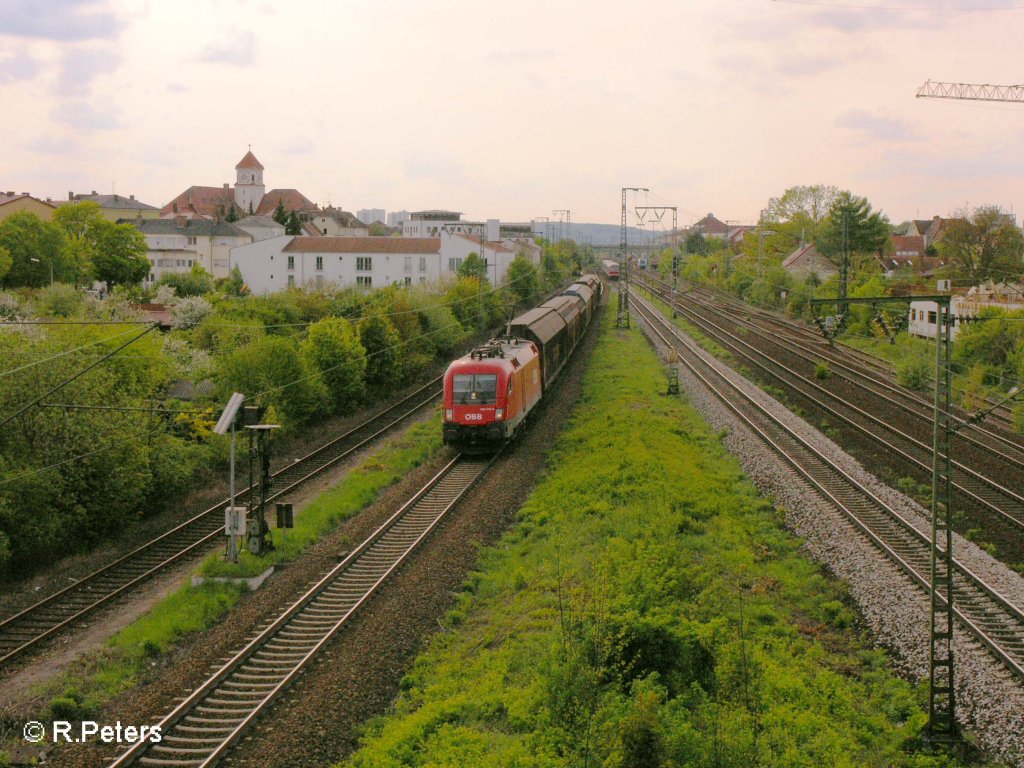 1116 016-5 durchf�hrt regensburg mit ein kurzen gedeckten G�terzug. 03.05.08