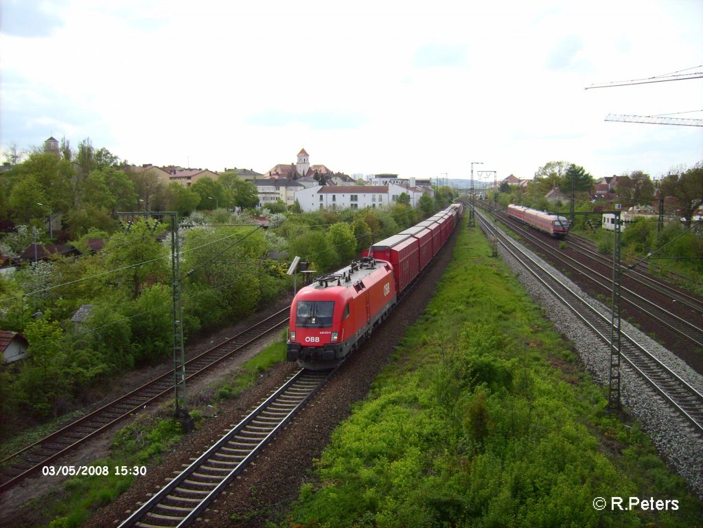 1116 022-3 durchf�hrt Regensburg mit ein gedeckten G�terzug Railion. 03.05.08