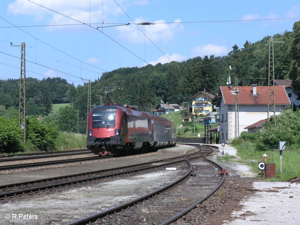 1116 215 schiebt den RJ67 Budapest Keleti pu. durch Hellwang-Elixhausen. 13.06.09
