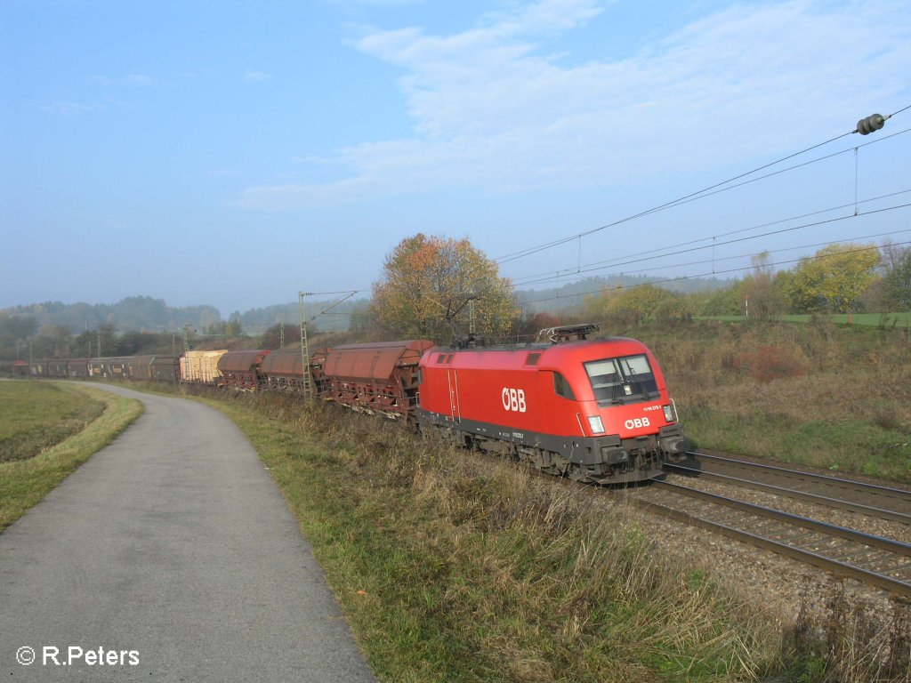 1116 275-7 zieht bei P�lling ein gemischten G�terzug durch die Kurve. 25.10.08
