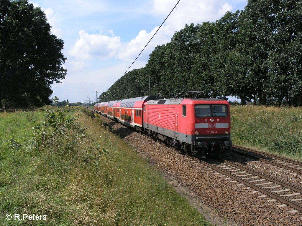 112 105-2 zieht bei Jacobsdorf(Mark) den RE1 Eisenh�ttenstadt. 19.08.08