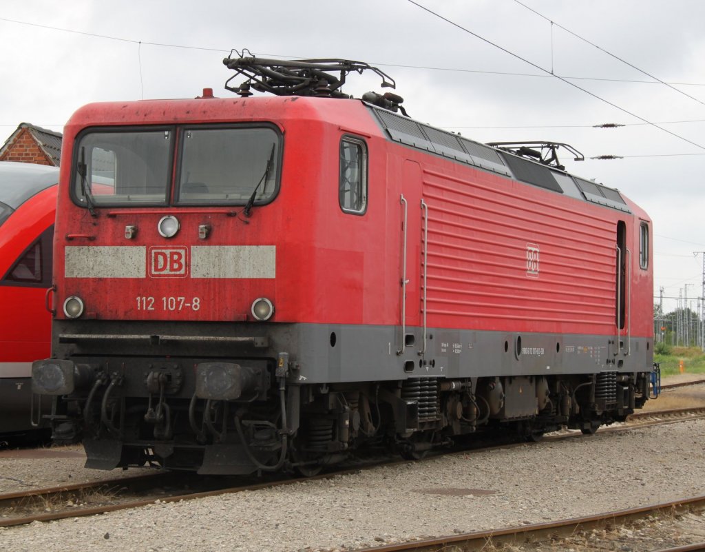 112 107-8(DB-Regio Rostock)abgestellt im BW Rostock Hbf.29.07.2012