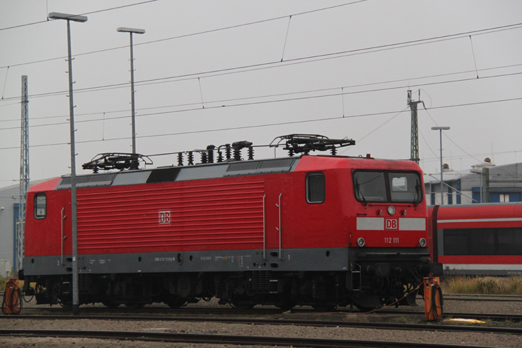 112 111-0 abgestellt im BW Rostock Hbf und wartet auf den nchsten Einsatz auf RE 5 Rostock-Berlin-Lutherstadt Wittenberg