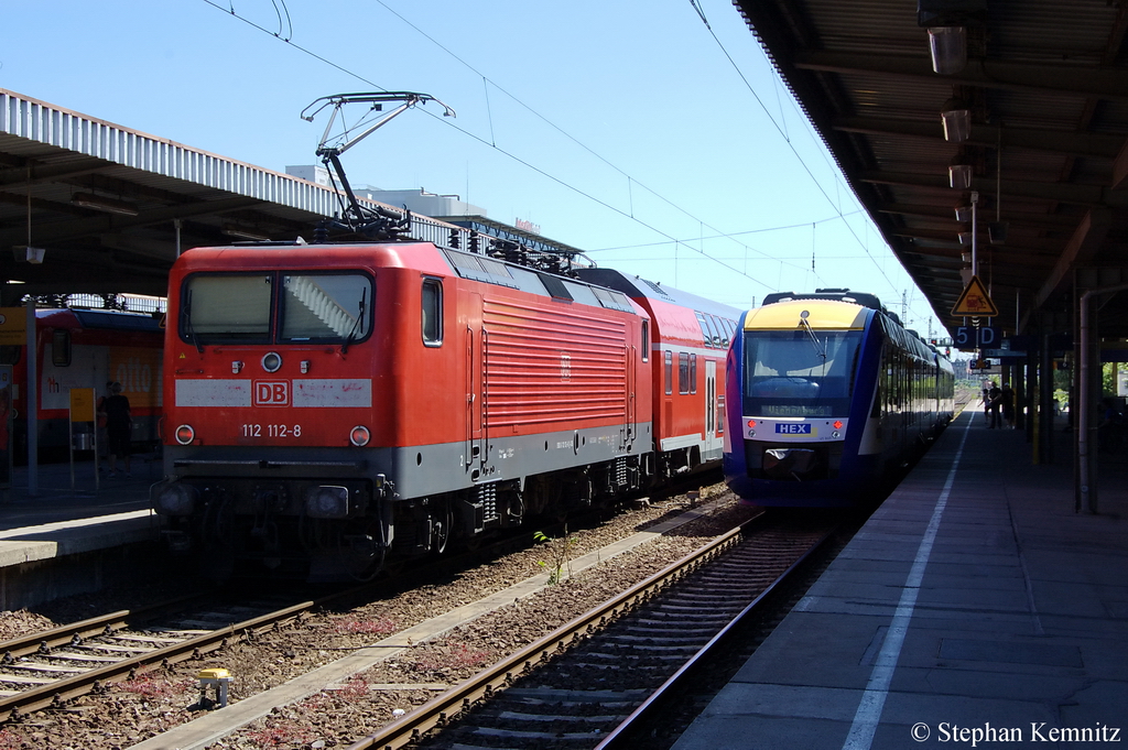 112 112-8 mit der RB43 (RB 17631) nach Halle(Saale) in Magdeburg. 27.06.2011