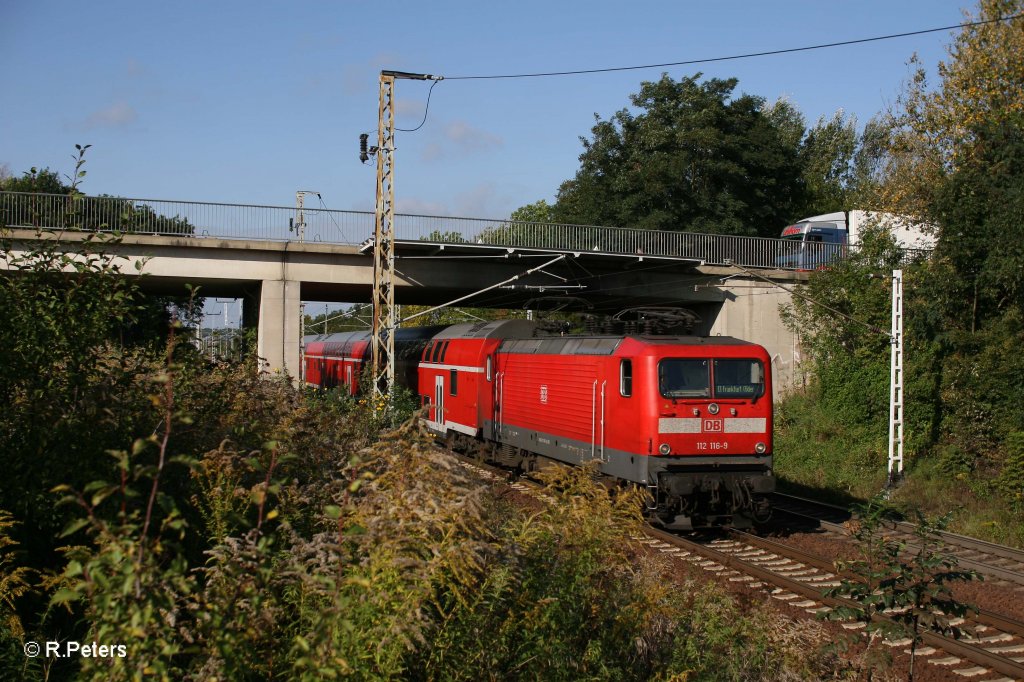 112 116-9 f�hrt mit dem RE1 RE18171 nach Frankfurt/Oder bei Frankfurt/Oder Nuhnen vorbei. 06.10.11