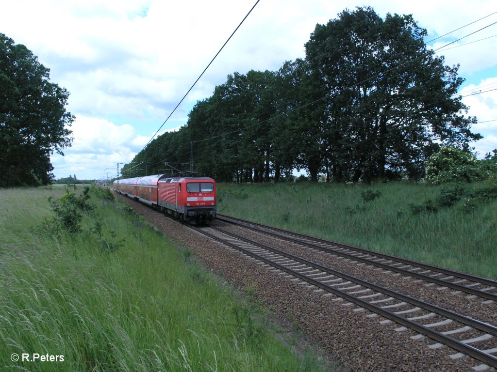 112 123.5 zieht bei Jacobsdorf den RE38075 Frankfurt/Oder. 29.05.09

