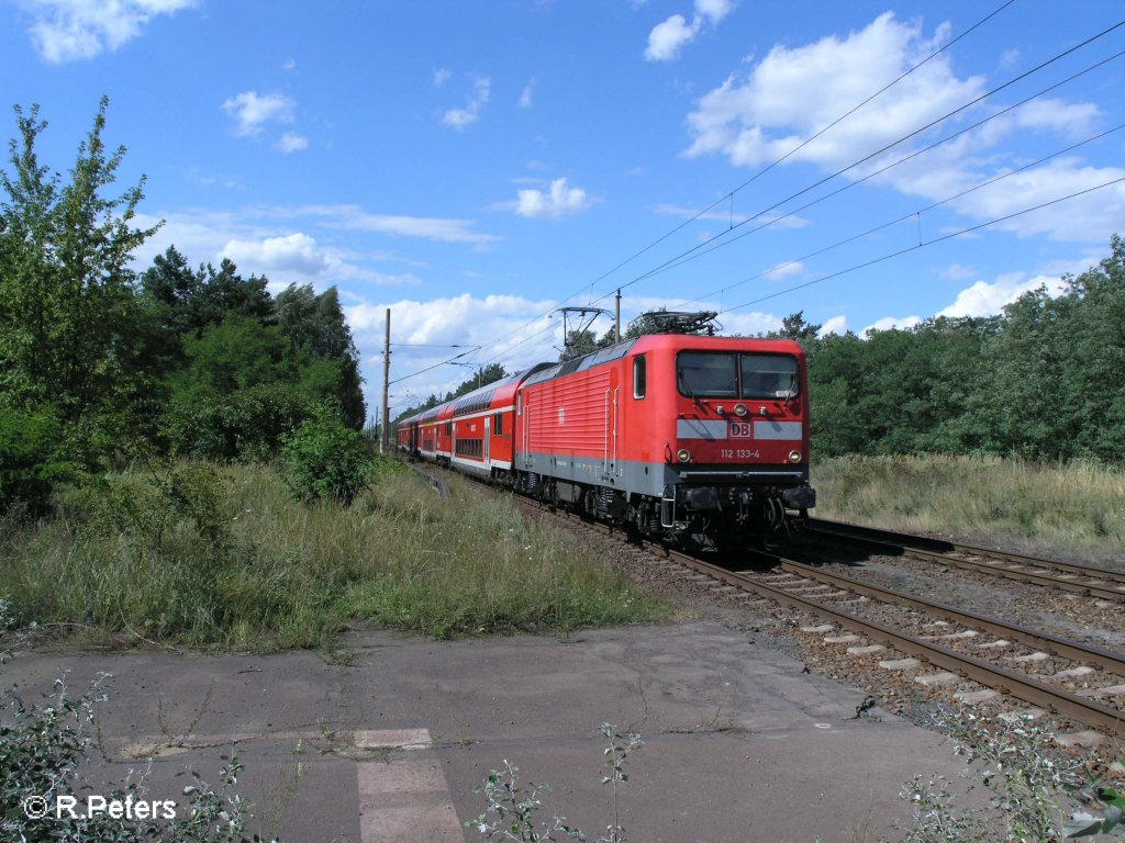 112 133-4 zieht beim ex HP Vogelsang den RE1 Eisenh�ttenstadt und hat ihr Ziel gleich erreicht. 13.08.08