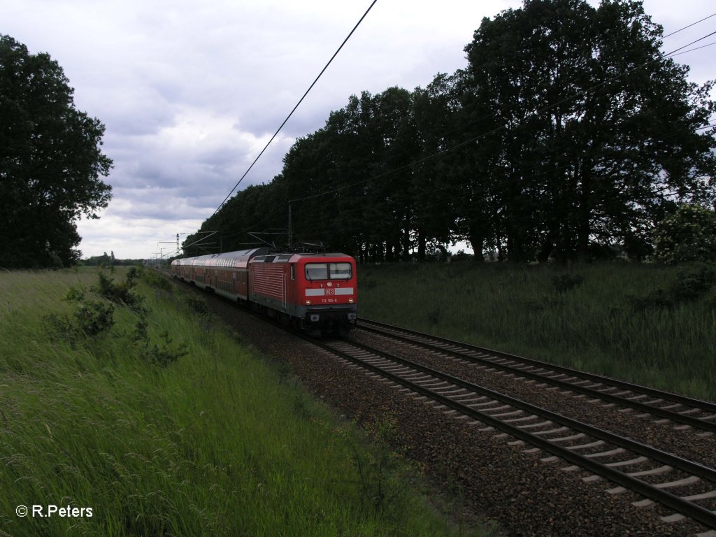 112 165-6 zieht bei Jacobsdorf(Mark) den RE38079 Frankfurt/Oder. 29.05.09
