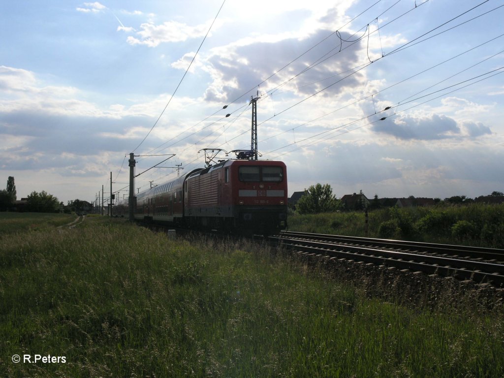 112 165-6 zieht den RE38087 Frankfurt/Oder durch Jacobsdorf(Mark). 02.06.09
