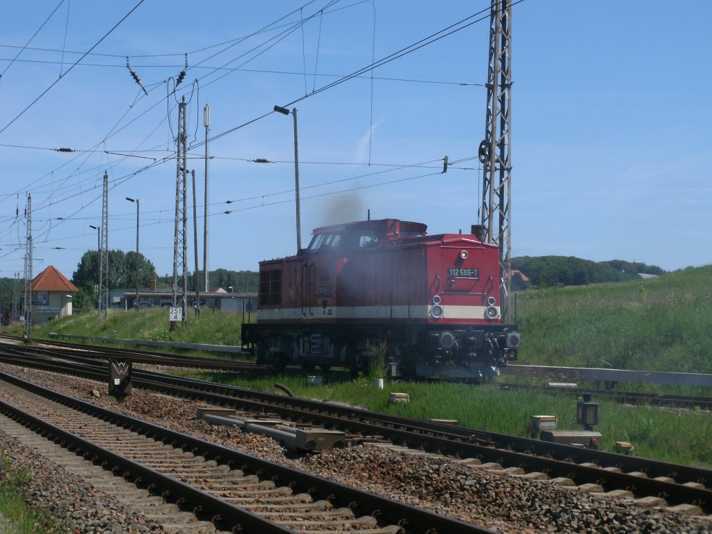 112 565 zog den Sonderzug aus Berlin nach Putbus.Am 04.Juni 2011 stand Sie zur �bernahme des Sonderzuges in Bergen/R�gen.