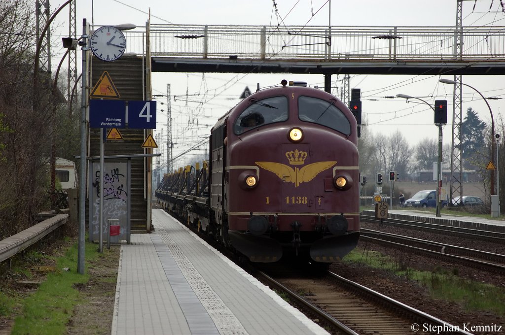 1138 (227 004-9) CLR mit einem Slmmps Ganzzug in Priort in Richtung Hennigsdorf unterwegs. 05.04.2011