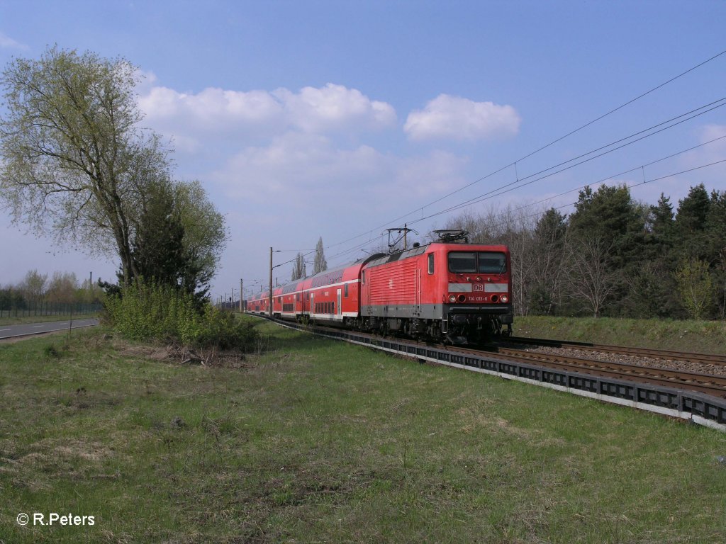 114 013-6 erreicht gleich Eisenh�ttenstadt als RE 18117 Eisenh�ttenstadt 18.04.11
