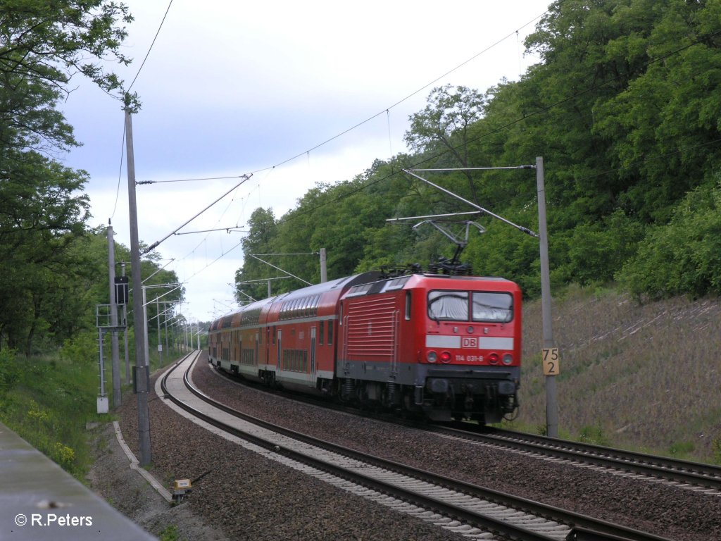 114 031-8 schiebt bei Frankfurt/Oder Rosengarten den RE38018 Magdeburg HBF. 05.06.09
