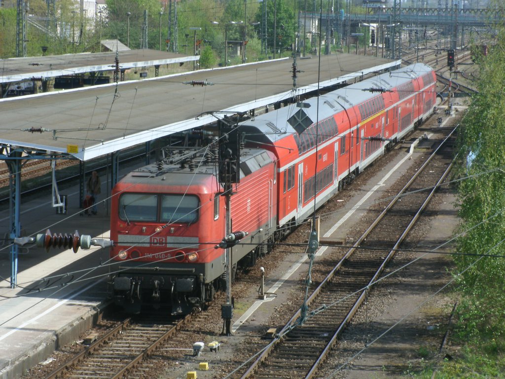 114 040 am 23.April 2011 mit dem RE 18510 Falkenberg-Stralsund in Neubrandenburg.