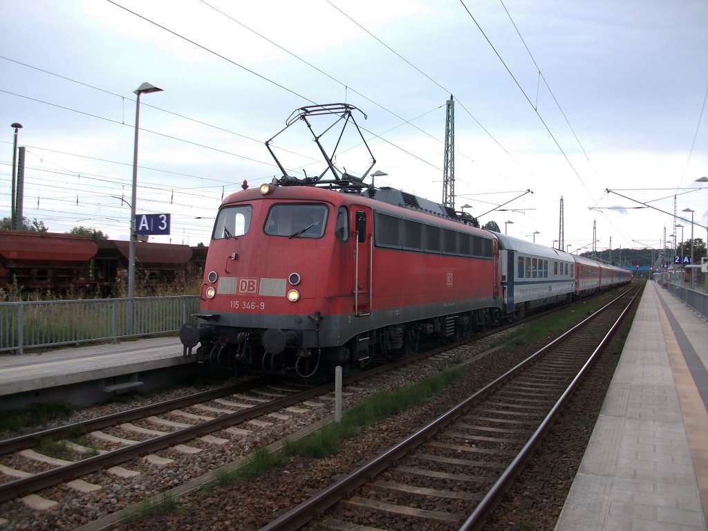 115 346,mit dem EC 379 Binz-Brno,hatte am 09.September 2010 den vorderen Stromabnehmer angelegt,weil am Schlu 101 030 bis Stralsund mitlief.