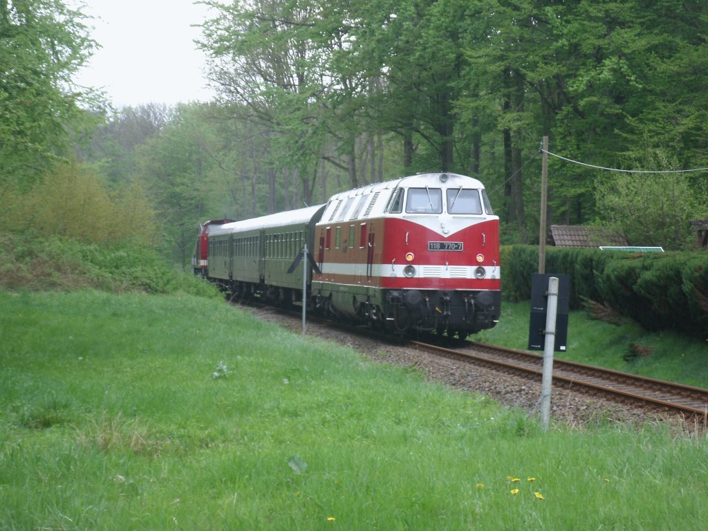 118 770-7 als Schlu�lok Richtung Bergen/R�gen,am 12.Mai 2013,bei Pastitz.