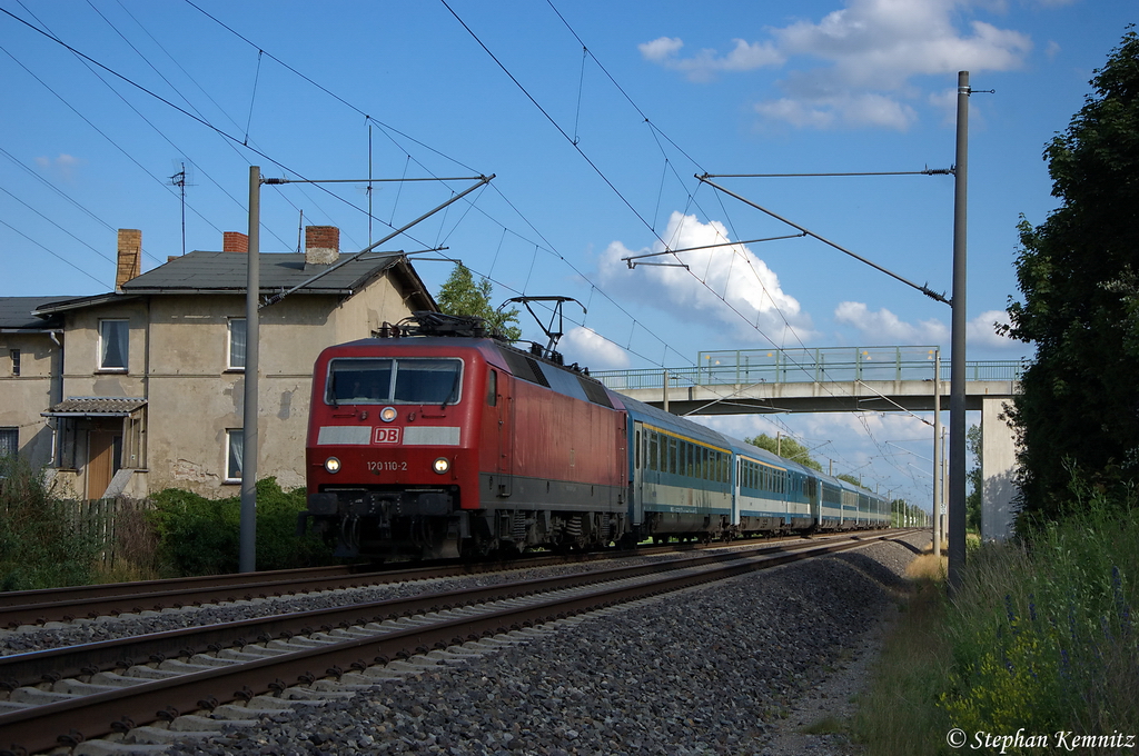 120 110-2 mit dem EC 174  Jan Jesenius  von Budapest-Keleti pu nach Hamburg-Altona in Vietznitz. Netten Gru� an den Lokf�hrer! 22.06.2012