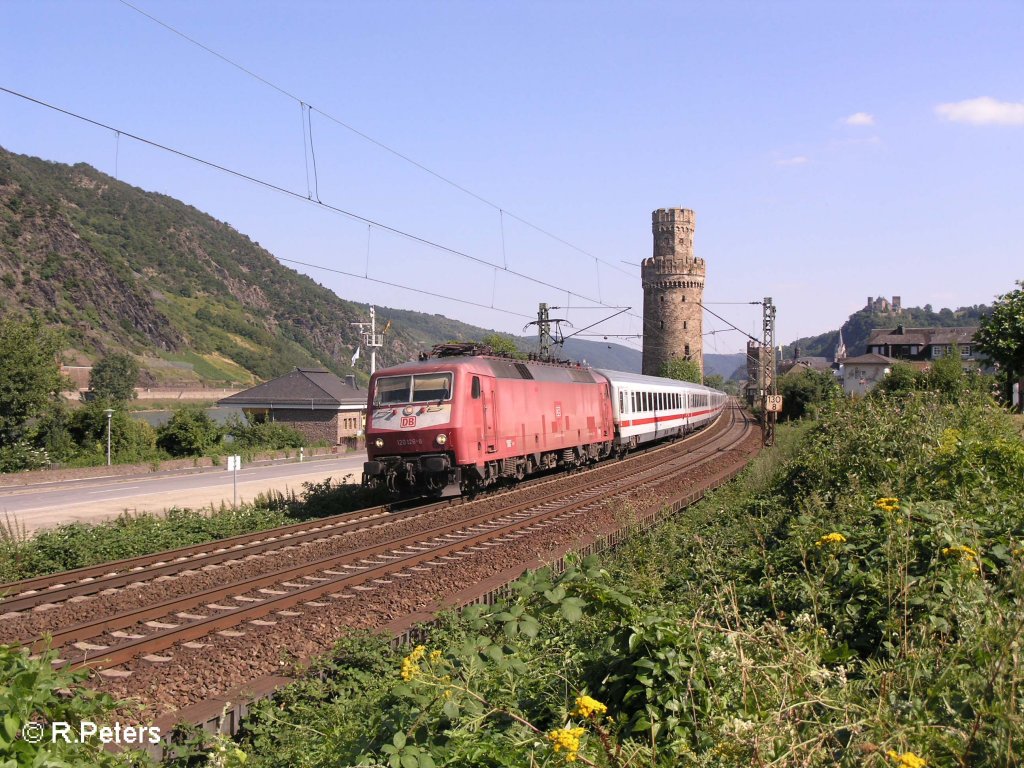 120 126-8 verl�sst Oberwesel mit den IC 2024 Stuttgart – M�nster. 24.07.08
