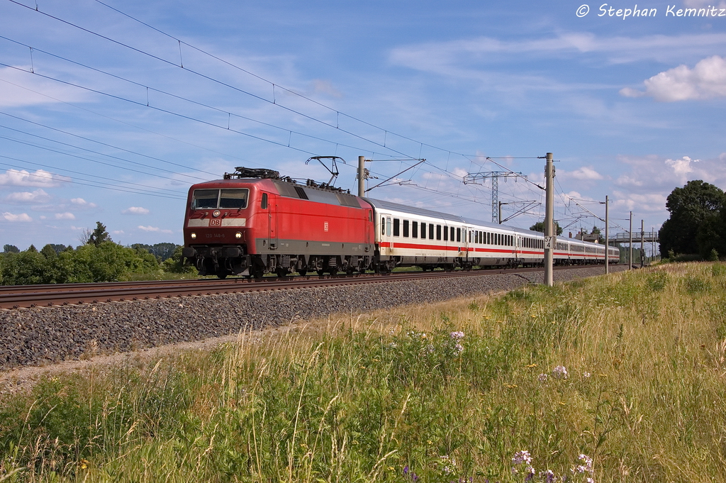 120 146-6 mit dem IC 2900 fr ICE 1510 von Leipzig Hbf nach Hamburg-Altona in Vietznitz. 16.07.2013