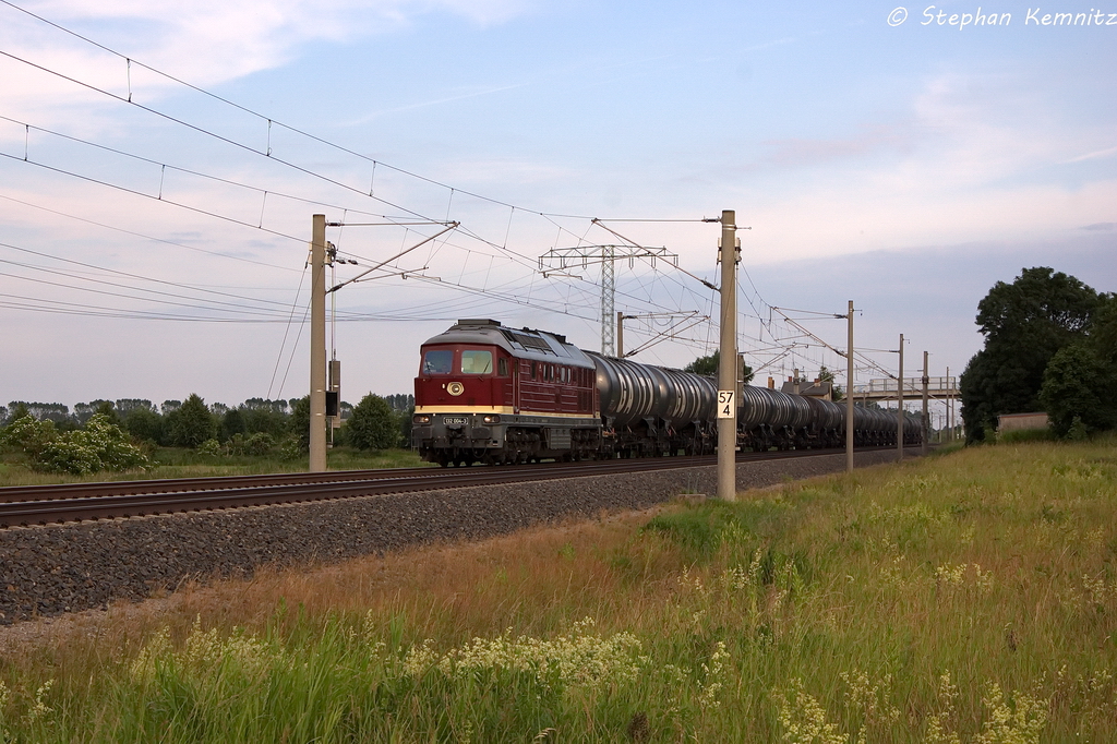 132 004-3 (232 004-2) LEG - Leipziger Eisenbahngesellschaft mbH mit einem Kesselzug  Dieselkraftstoff oder Gas�l oder Heiz�l (leicht)  in Vietznitz und fuhr in Richtung Wittenberge weiter. Netten Gru� an den Tf! 17.06.2013