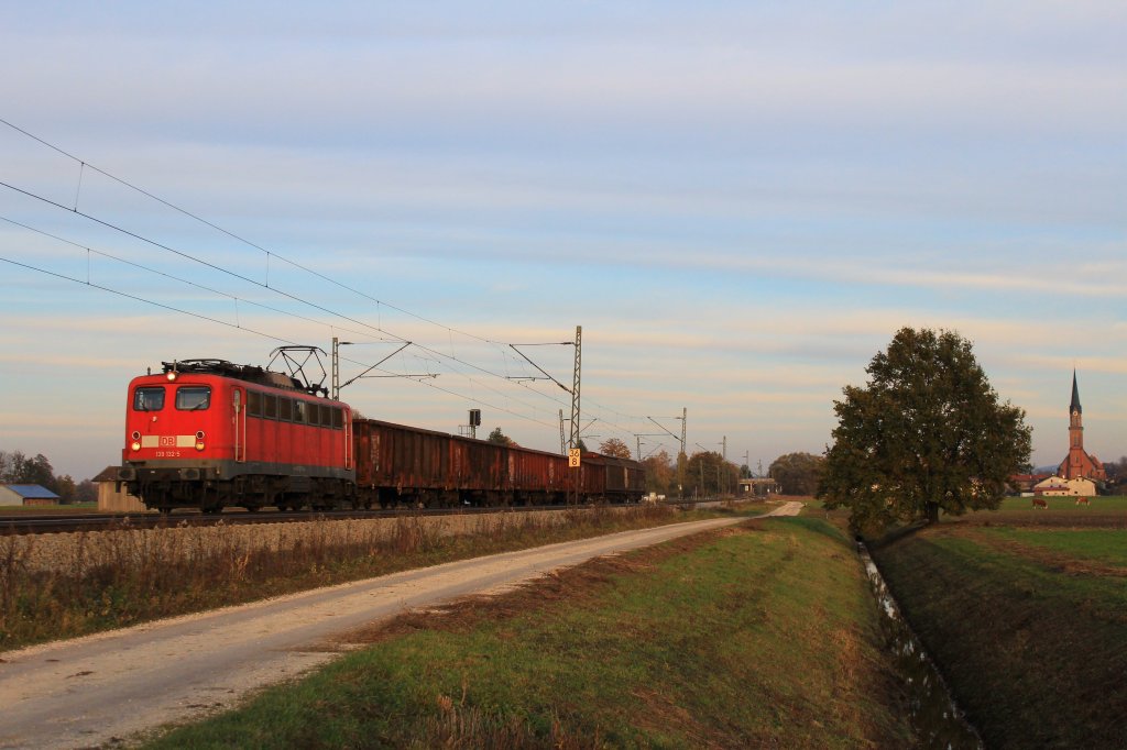 139 132-5 am spten Nachmittag des 8. November 2012 kurz nach bersee am Chiemsee.