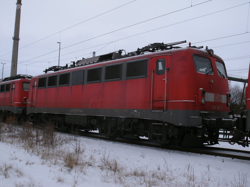 139 562-3 steht jetzt in Mukran.Aufgenommen am 20.Januar 2013.