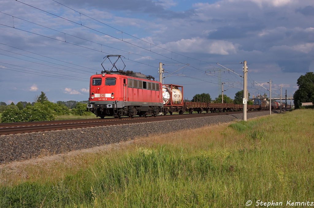 140 218-9 DB Schenker Rail Deutschland AG mit einem gemischtem G�terzug in Vietznitz und fuhr in Richtung Wittenberge weiter. Netten Gru� an den Tf! 11.06.2013