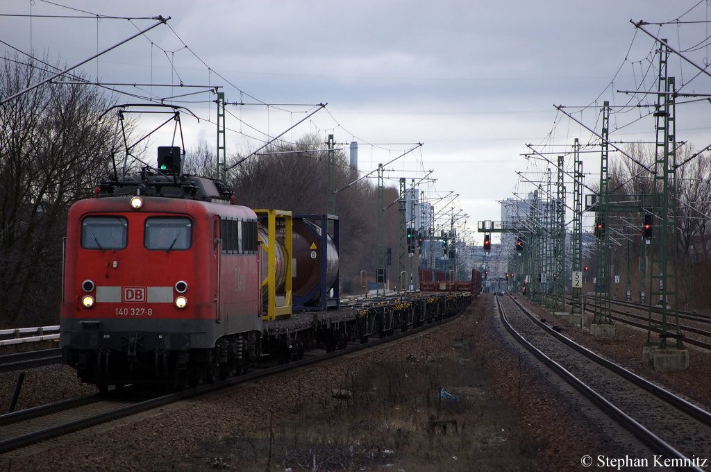 140 327-8 mit einem gemischten GZ in Berlin Jungfernheide in Richtung Berlin Spandau. 18.01.2011