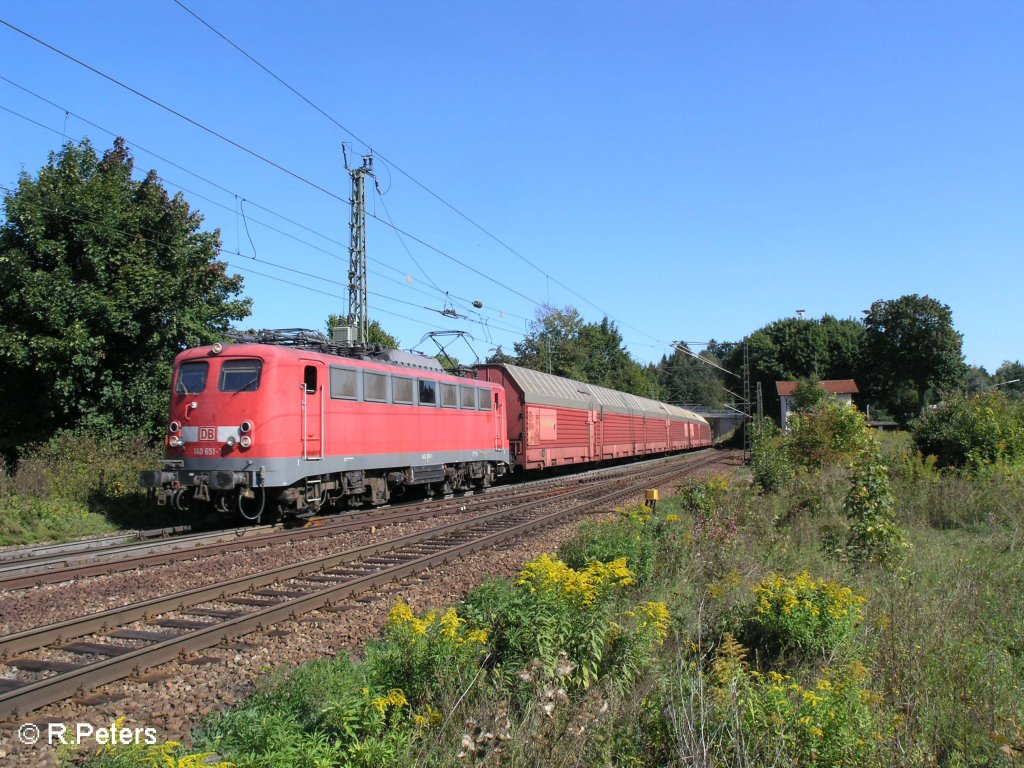 140 651-1 zieht ein BMW-Zug durch Undorf in Richtung N�rnberg. 09.09.08