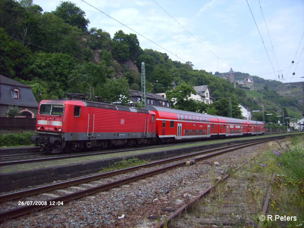 143 031-3 verl�sst Bacharach mit einem RE nach Frankfurt/Main. 26.07.08