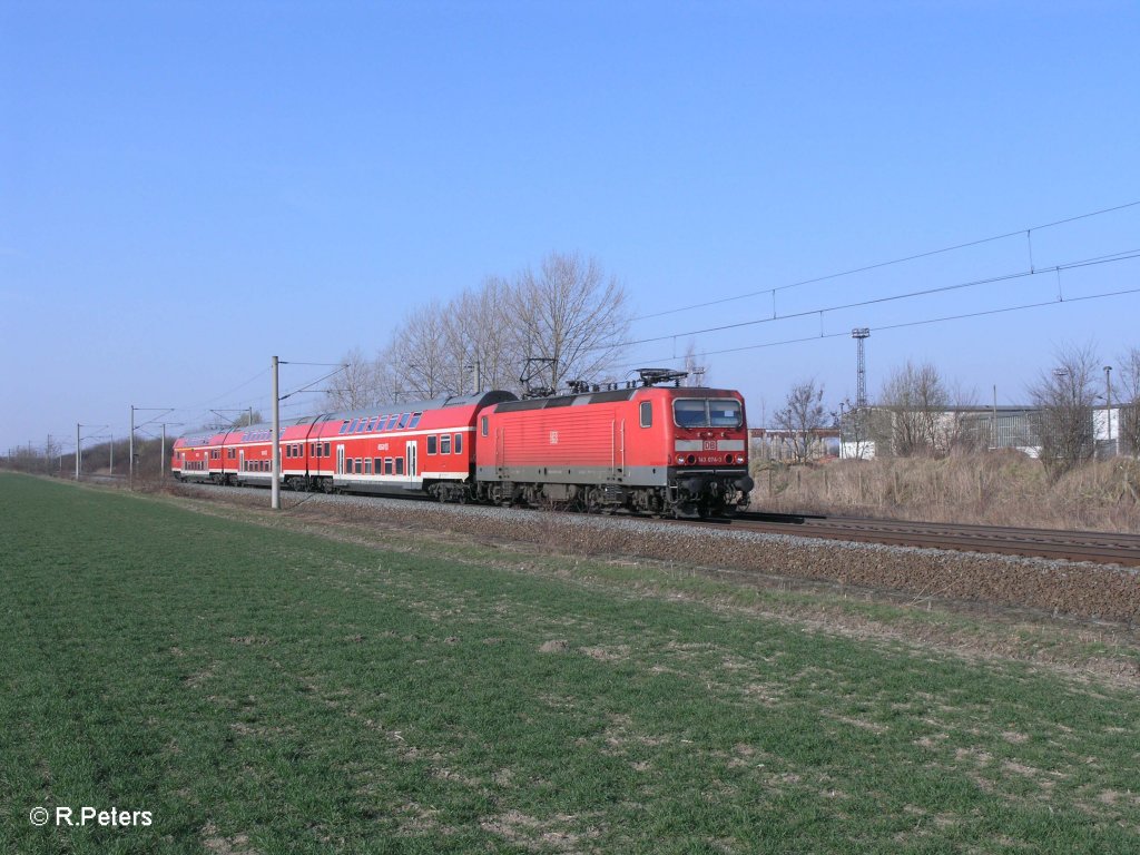 143 074-3 zieht RB26241 Lutherstadt Wittenberg - Leipzig HBf bei Podelwitz. 29.03.11