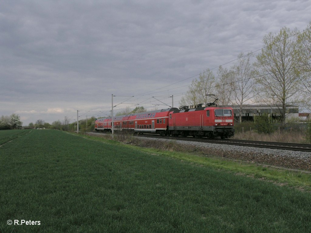 143 151-9 schiebt RB26142 Leipzig HBF – Lutherstadt Wittenberg bei Podelwitz. 16.04.11

