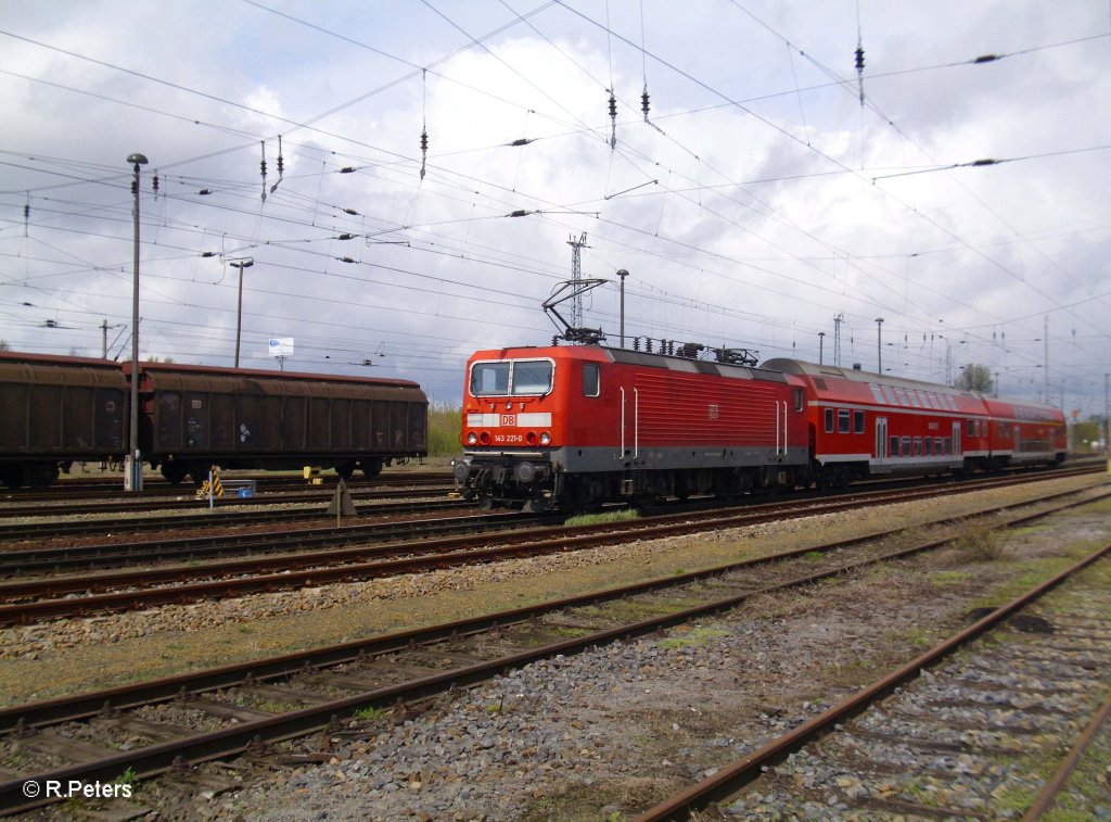 143 221-0 verl�sst Eisenh�ttenstadt mit der RB11 Cottbus. 21.04.10