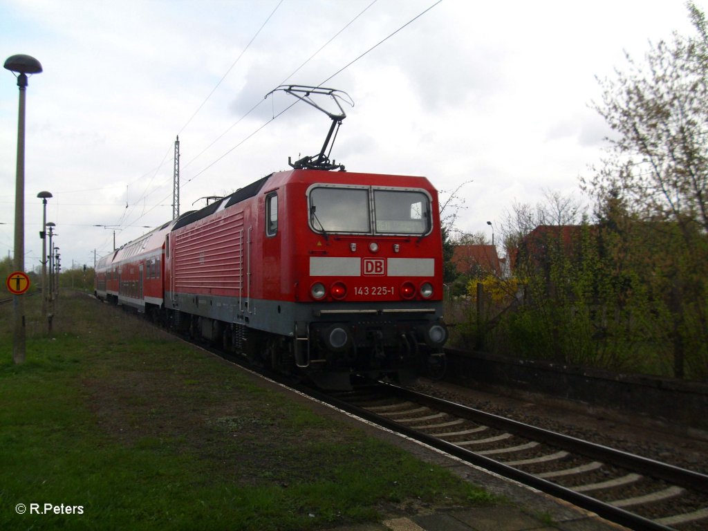 143 225-1 verl�sst Eisenh�ttenstadt als RB11 Frankfurt/Oder. 21.04.10