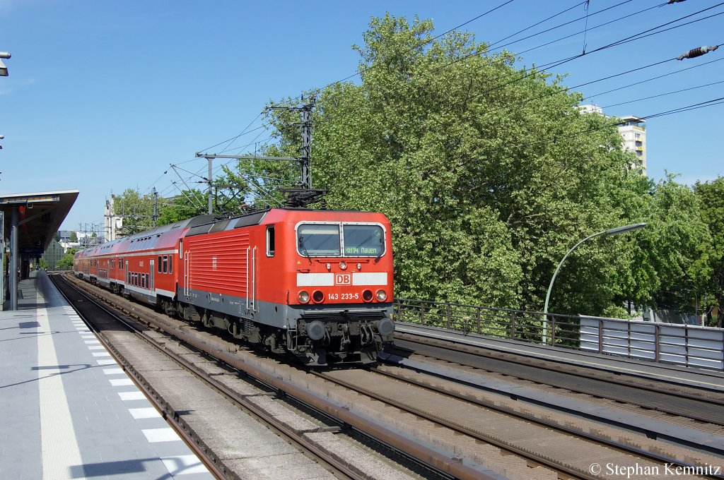 143 233-5 mit der RB14 (RB 18922) nach Nauen am Berliner Tiergarten. 10.05.2011