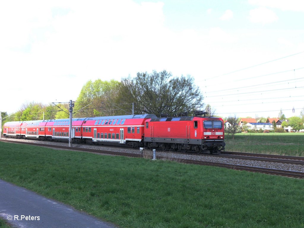 143 243-4 schiebt RE 10570 Dresden – Leipzig bei Borsdorf. 16.04.11
