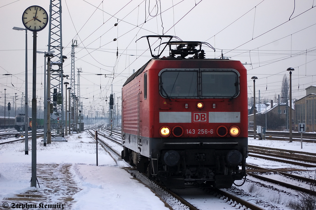 143 256-6 als Lz in Stendal und fuhr in Richtung Magdeburg weiter. 29.01.2012