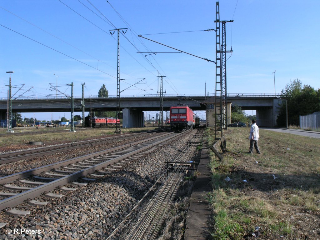 143 274-5 verl�sst Regensburg mit einer RB Eggm�hl geschoben. 09.09.09